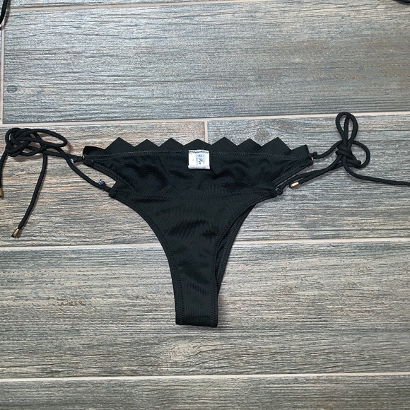 BLACK Triangle Bikini - Picture 4 of 5